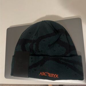 Arc'teryx Grotto Ribbed Knit Beanie In Green
